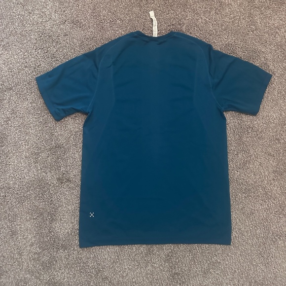 Men's Lululemon Tee - Large - Picture 2 of 3